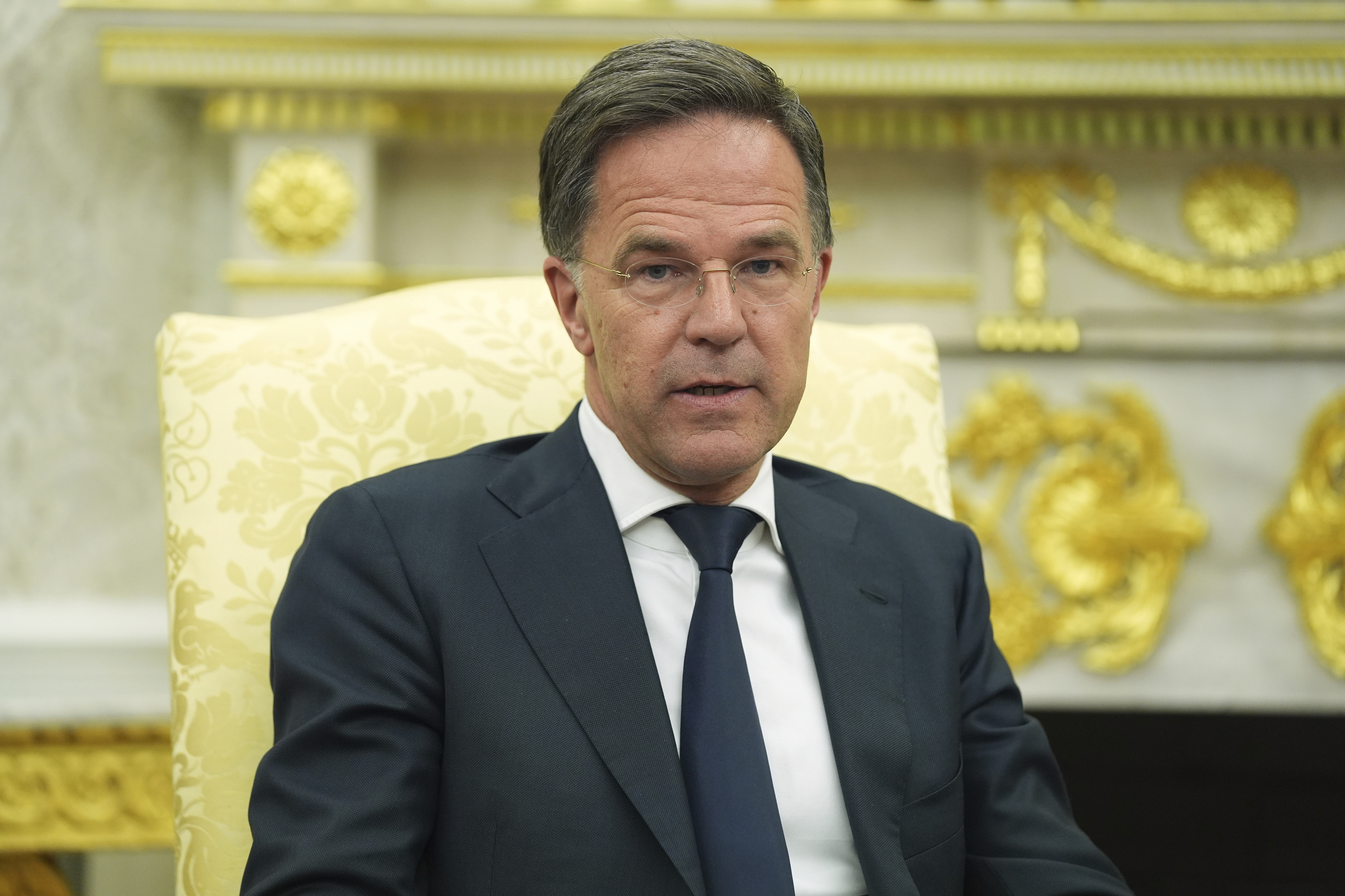 NATO Genel Sekreteri: Top, Putin'in sahasında