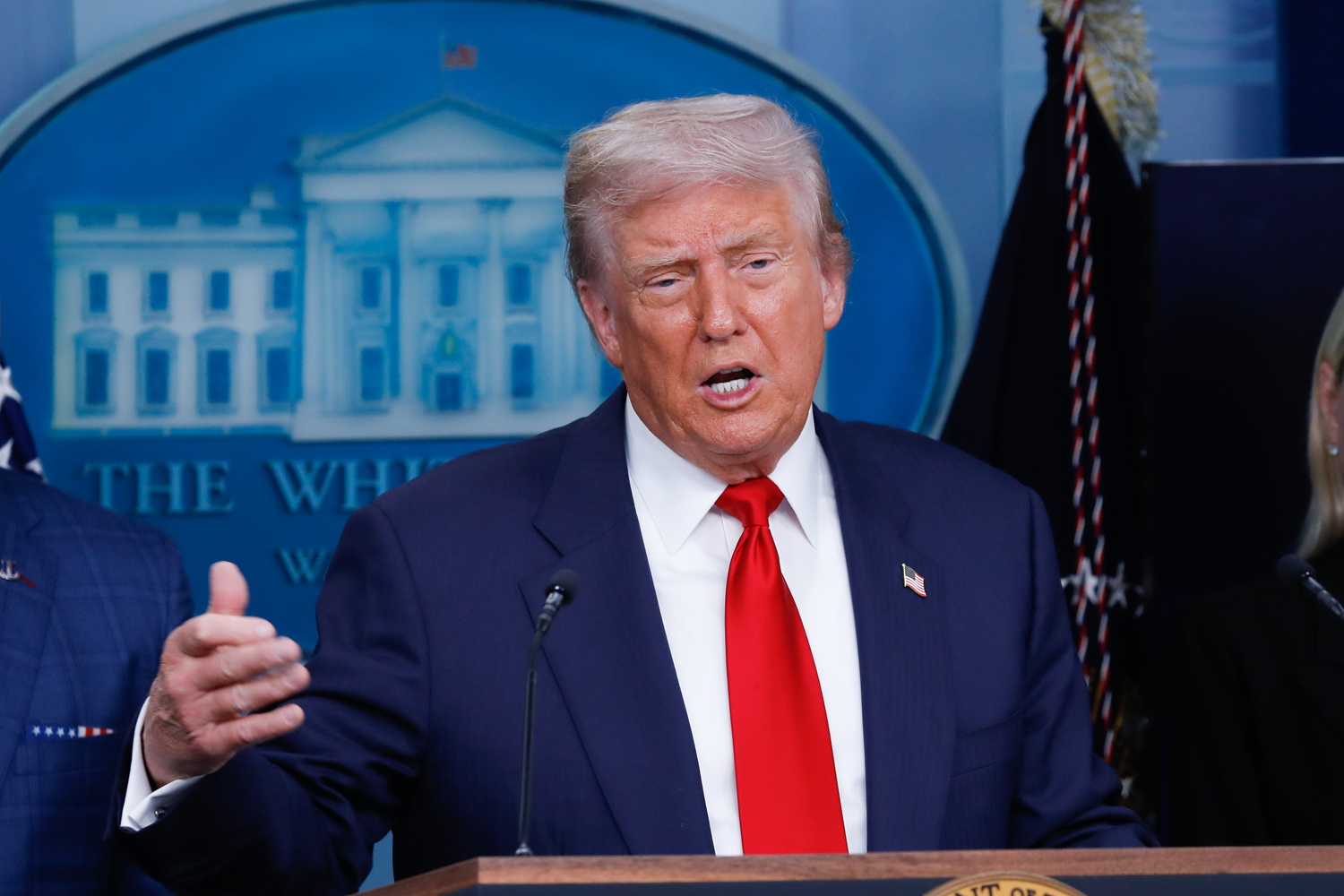 Trump, Putin'le görüşmesi öncesinde Zelenski ve Avrupalı liderlerle çevrim içi toplantıda buluşacak