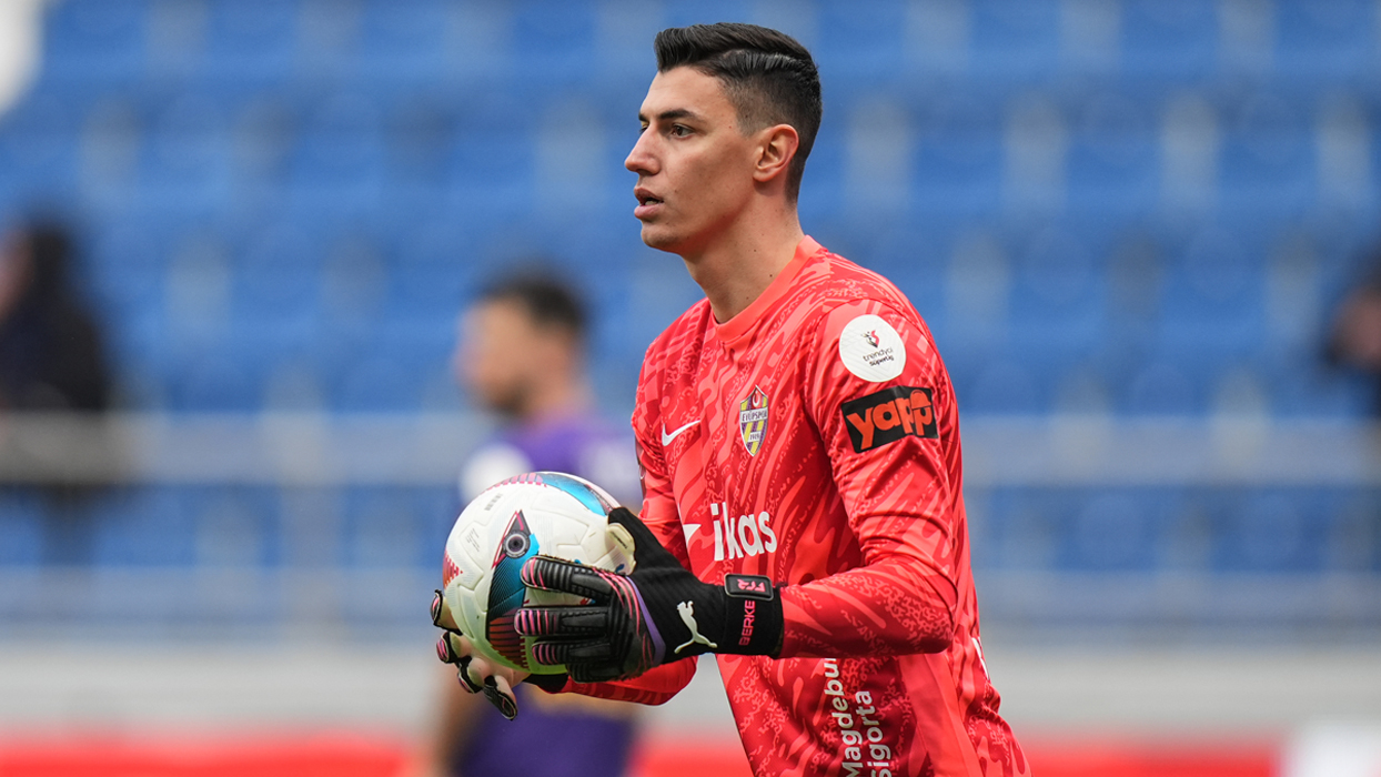 Berke Özer prestopil v francoski Lille