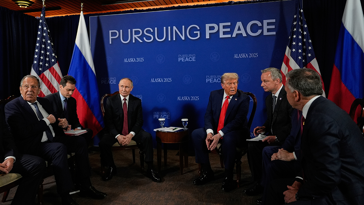 Eski Rus toprağında yeni diplomasi sahnesi: Trump ve Putin Alaska'da aynı masada