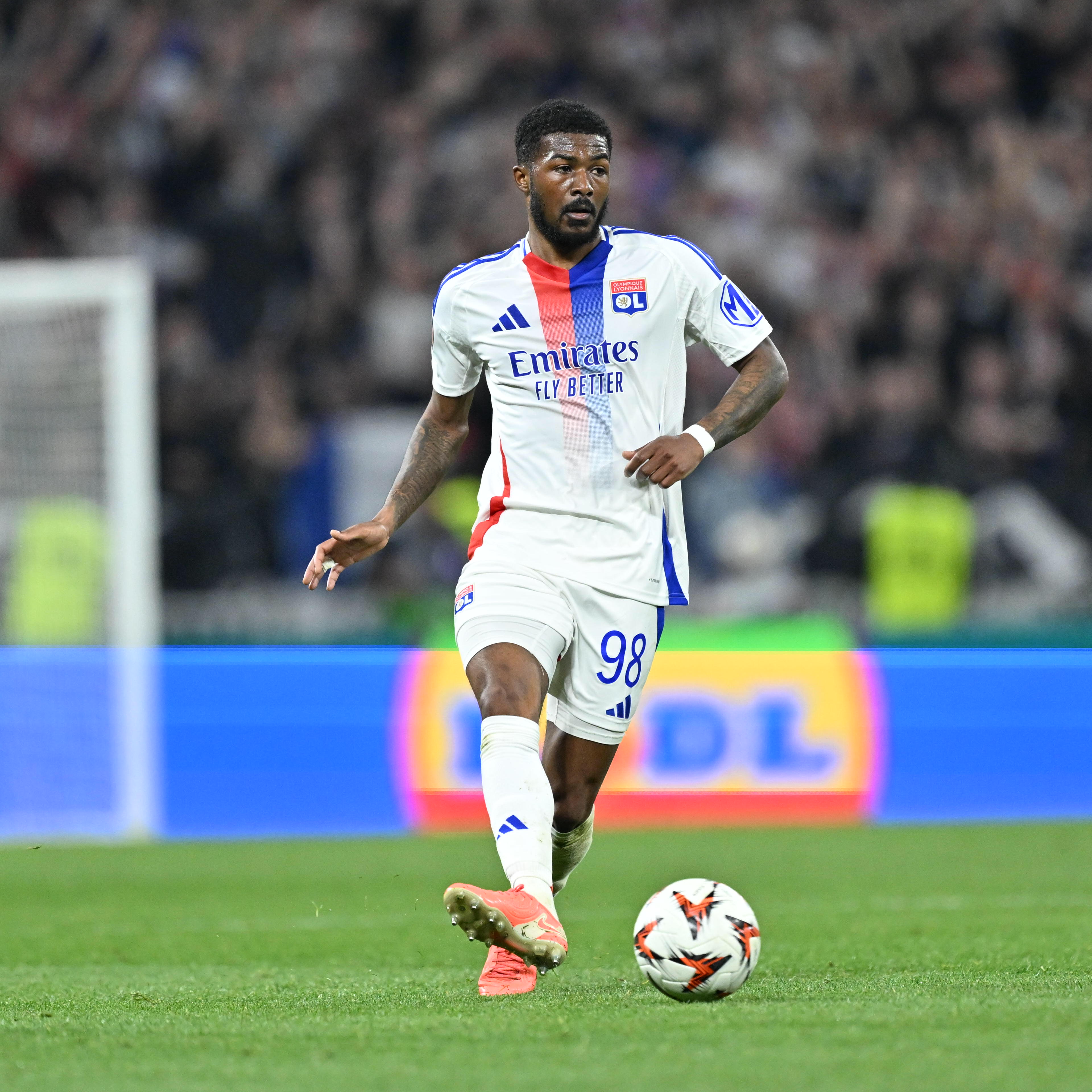 Galatasaray'da sağ bek için yeni hedef: Ainsley Maitland-Niles