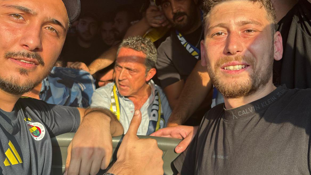 Fenerbahçe Başkanı Ali Koç, Göztepe maçına taraftarlarla birlikte gitti