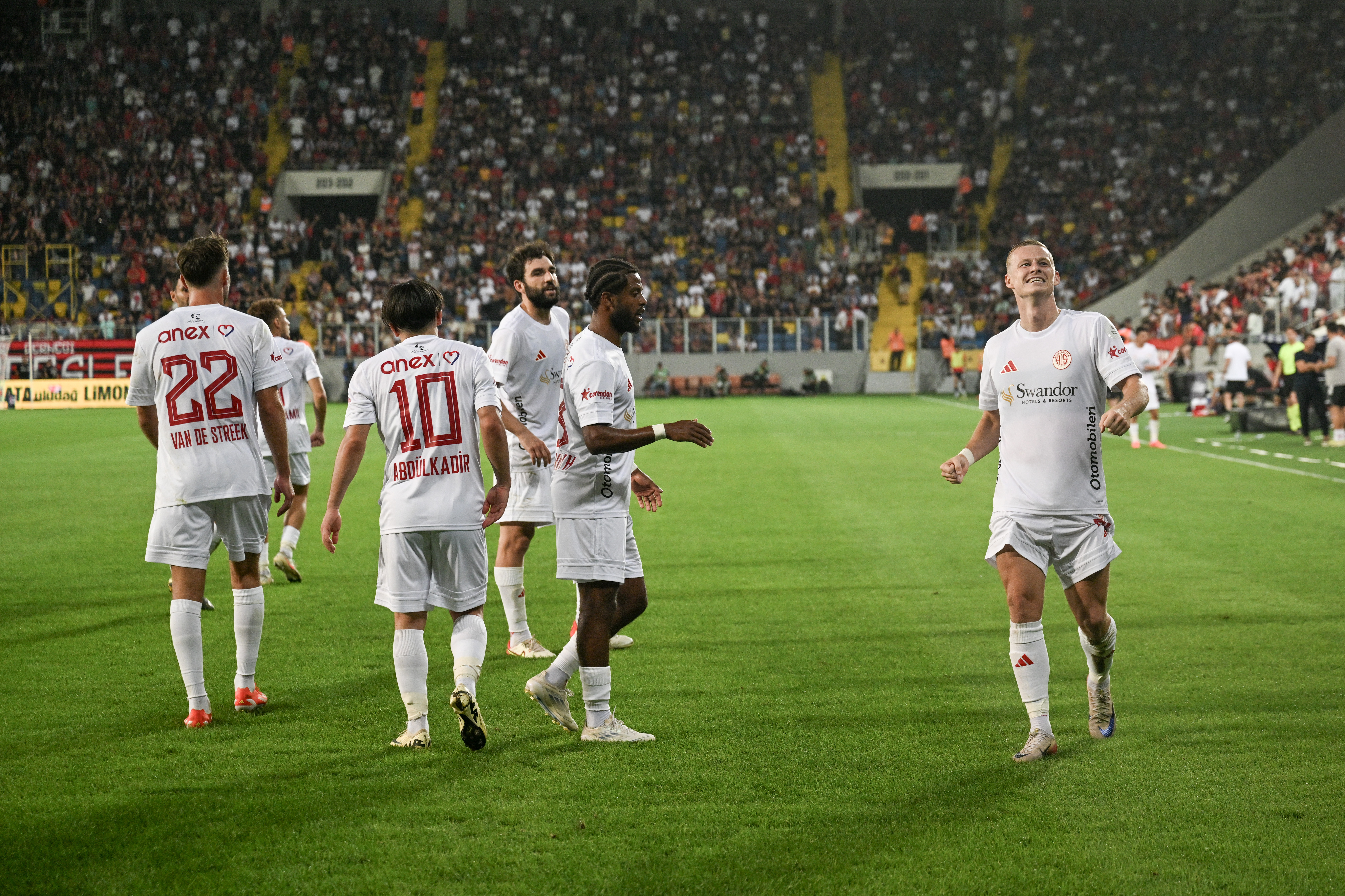 Antalyaspor, Gençlerbirliği'ni tek golle geçti