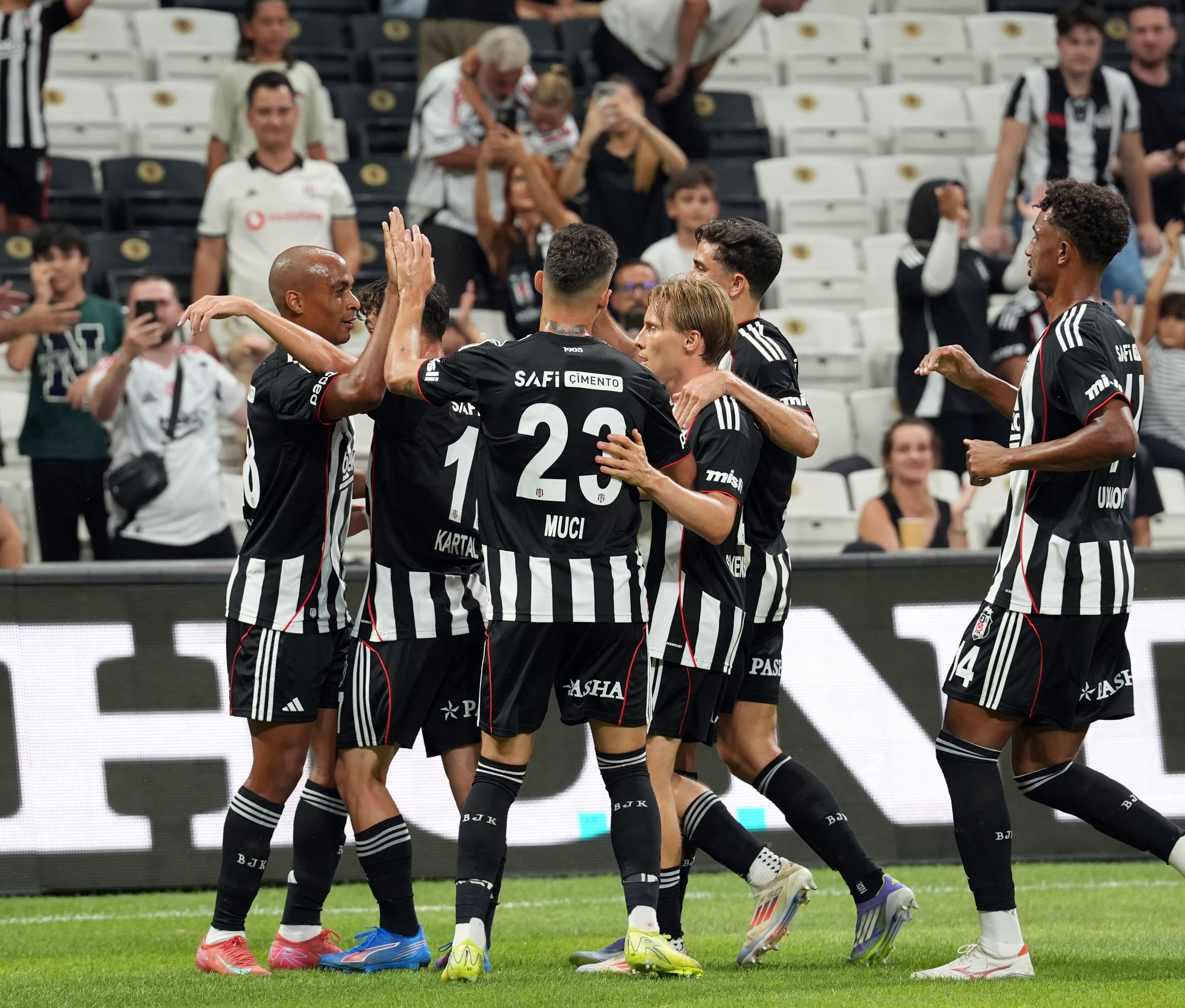 Beşiktaş'a kötü haber! Maç öncesi sakatlandı