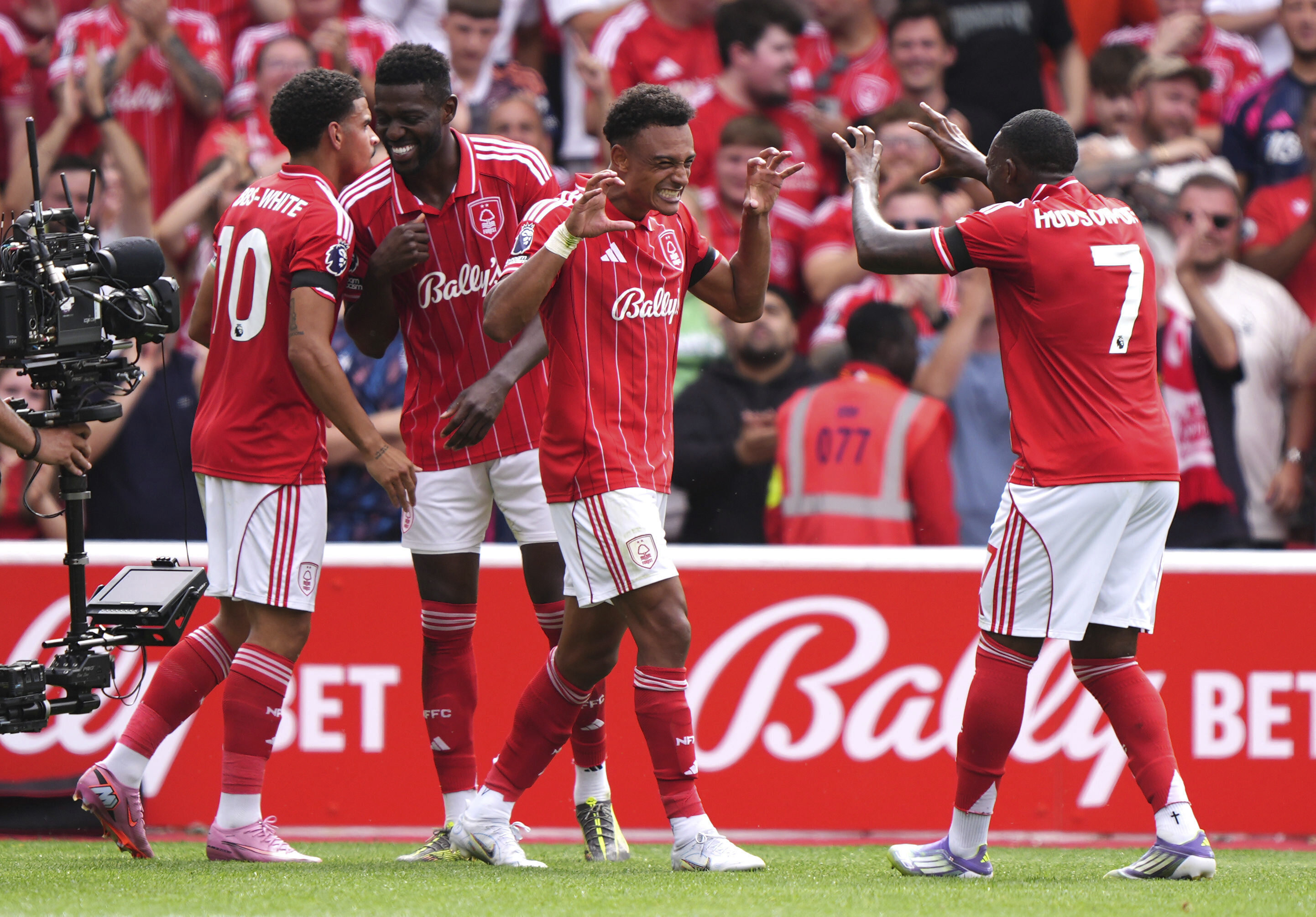 Nottingham Forest 3 golle kazandı