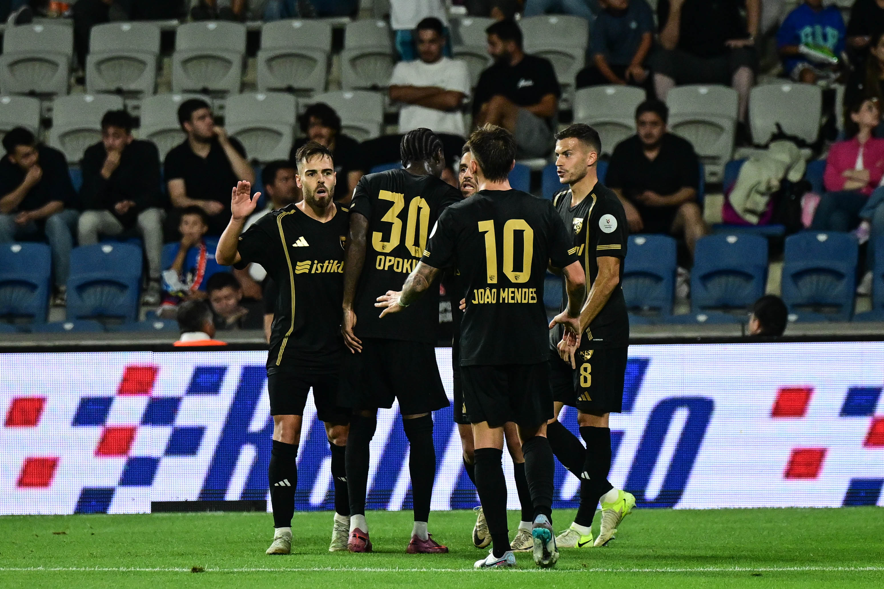 Kayserispor'un performansı beğeni topladı
