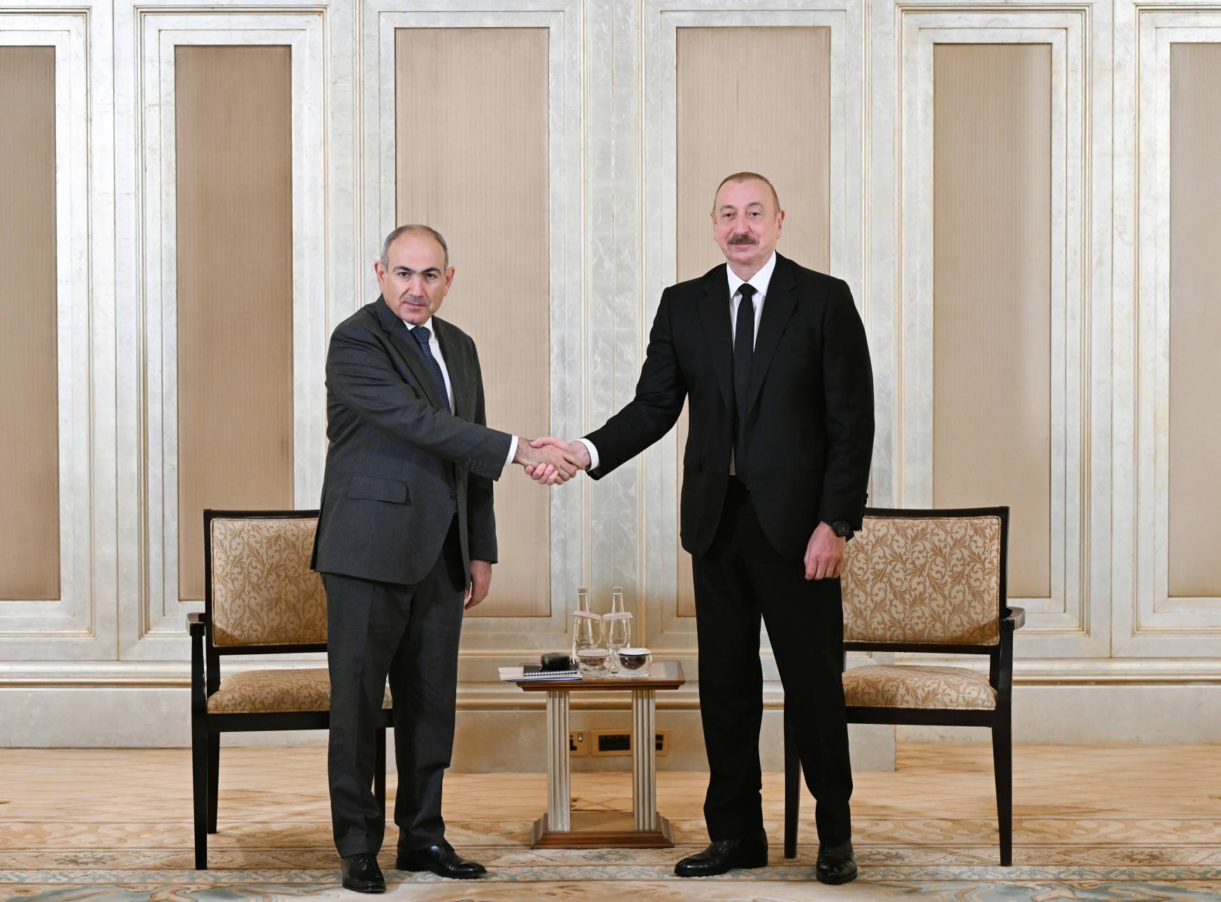Paşinyan'dan Azerbaycanla barış mesajı...