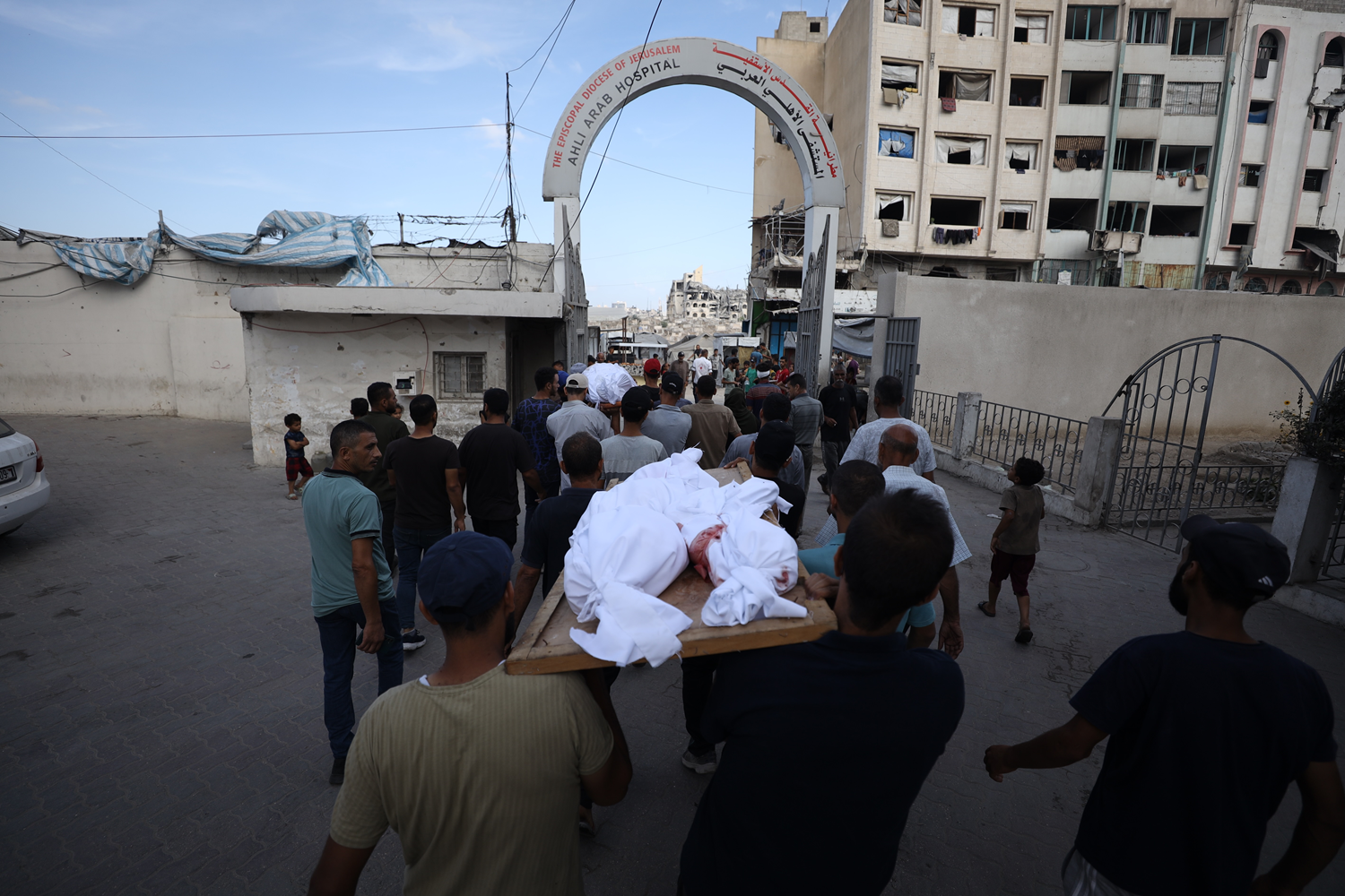Soykırımcı İsrail karadan ve denizden Gazze'ye saldırdı! Çok sayıda şehit var