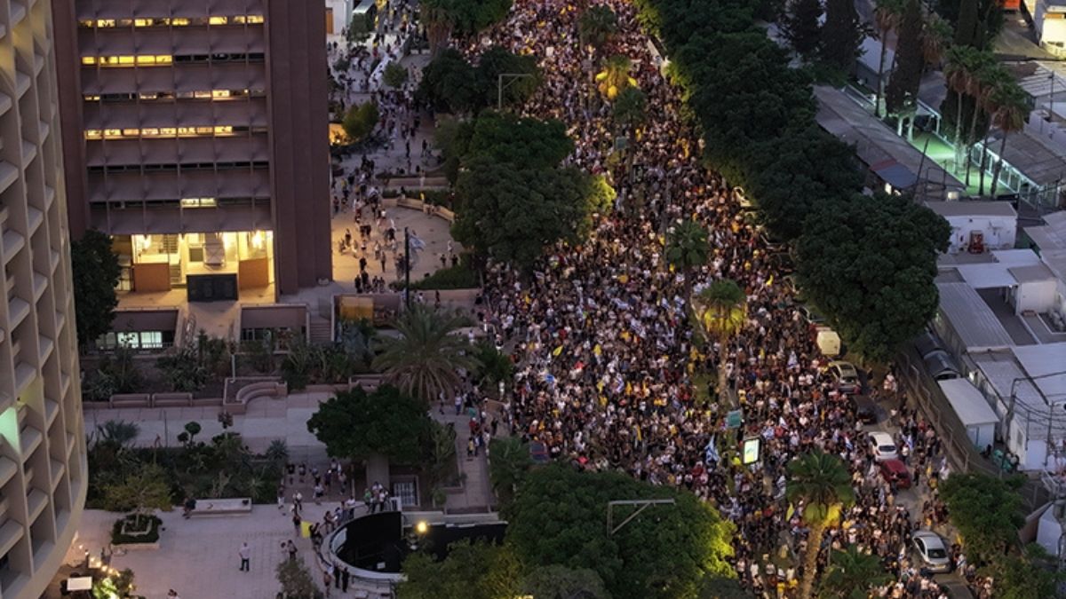 Tel Aviv'de hükümet karşıtı sloganlar yankılandı! En kapsamlı protesto düzenlendi