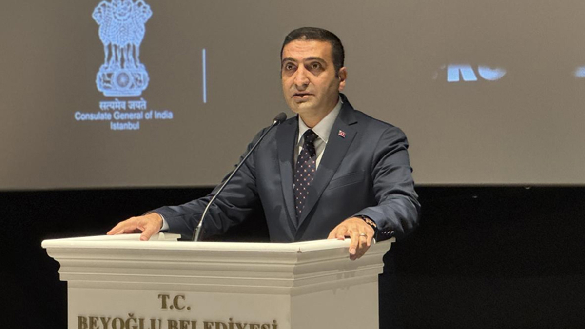 Župan Beyoğluja İnan Güney odstavljen zaradi preiskave korupcije