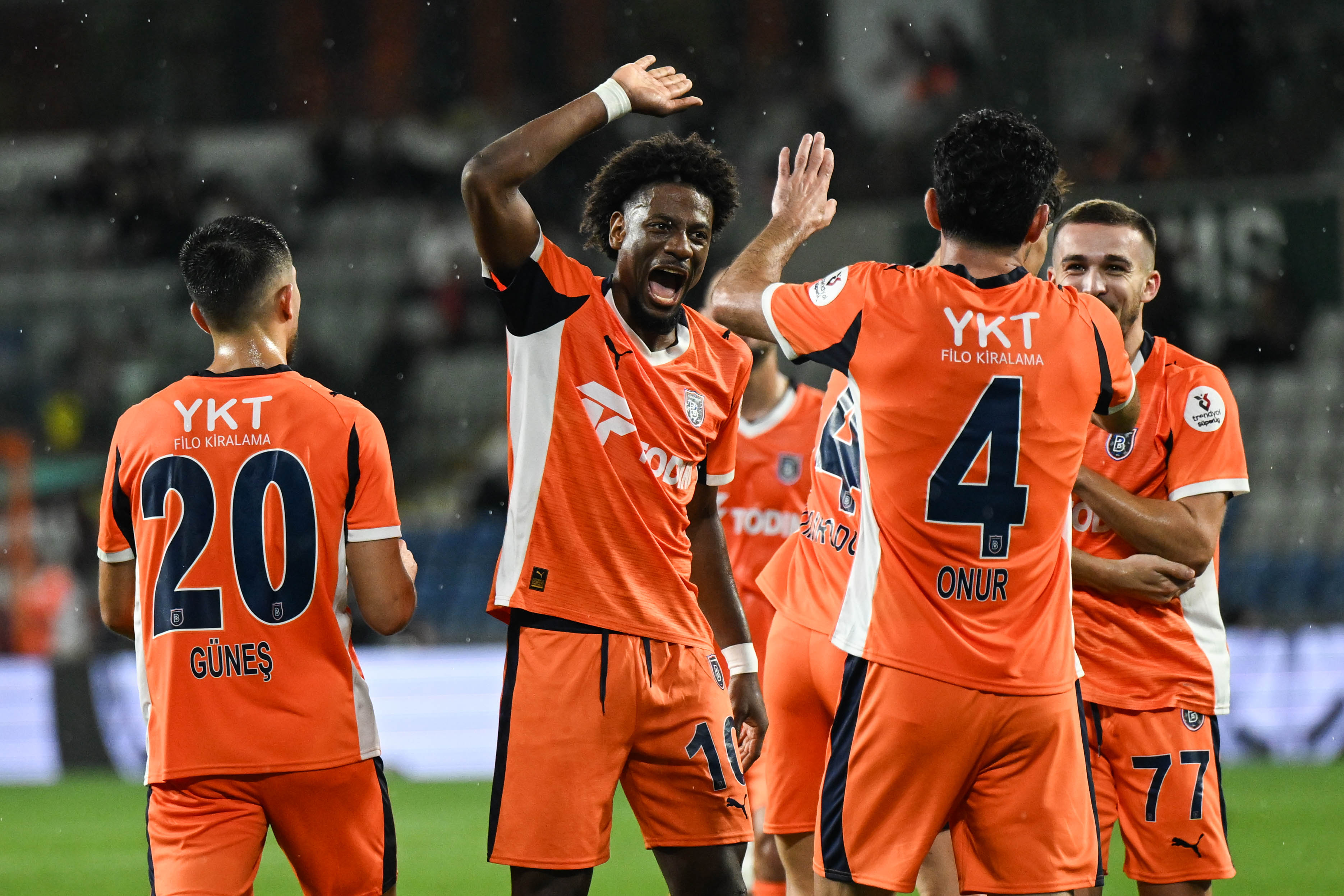 Başakşehir'in Konferans Ligi play-off turunda rakibi Universitatea Craiova