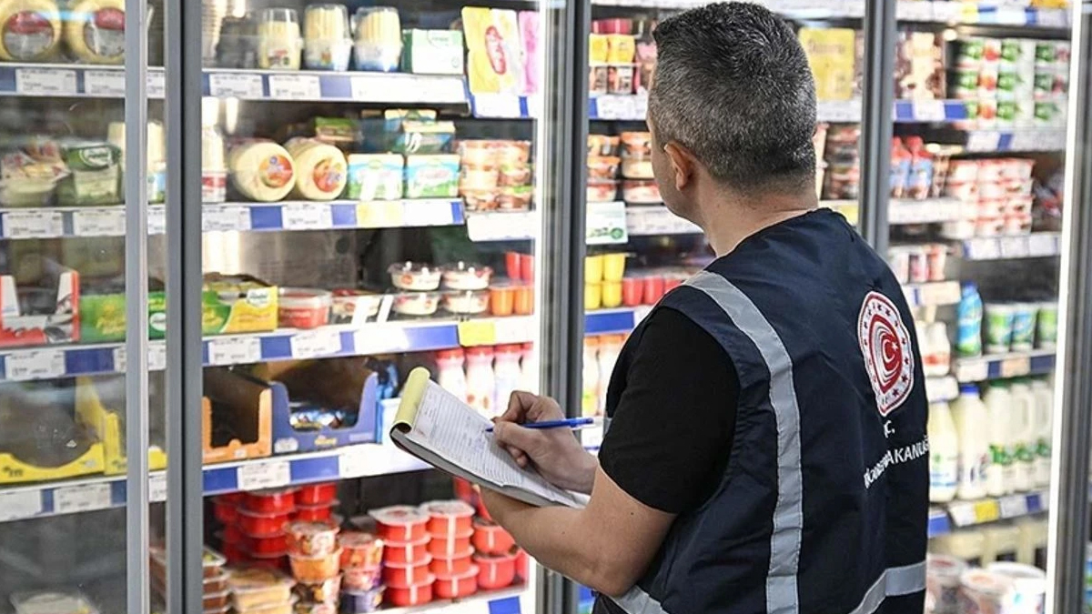 V İzmirju zasegli skoraj 2000 ton mlečnih izdelkov zaradi nadzora