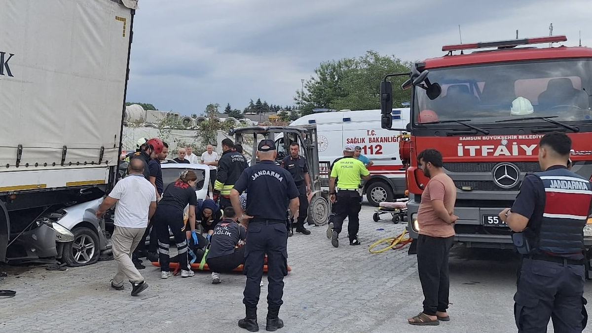 Otomobil tırın altına girdi: 1 ölü, 2'si ağır 3 kişi yaralı...