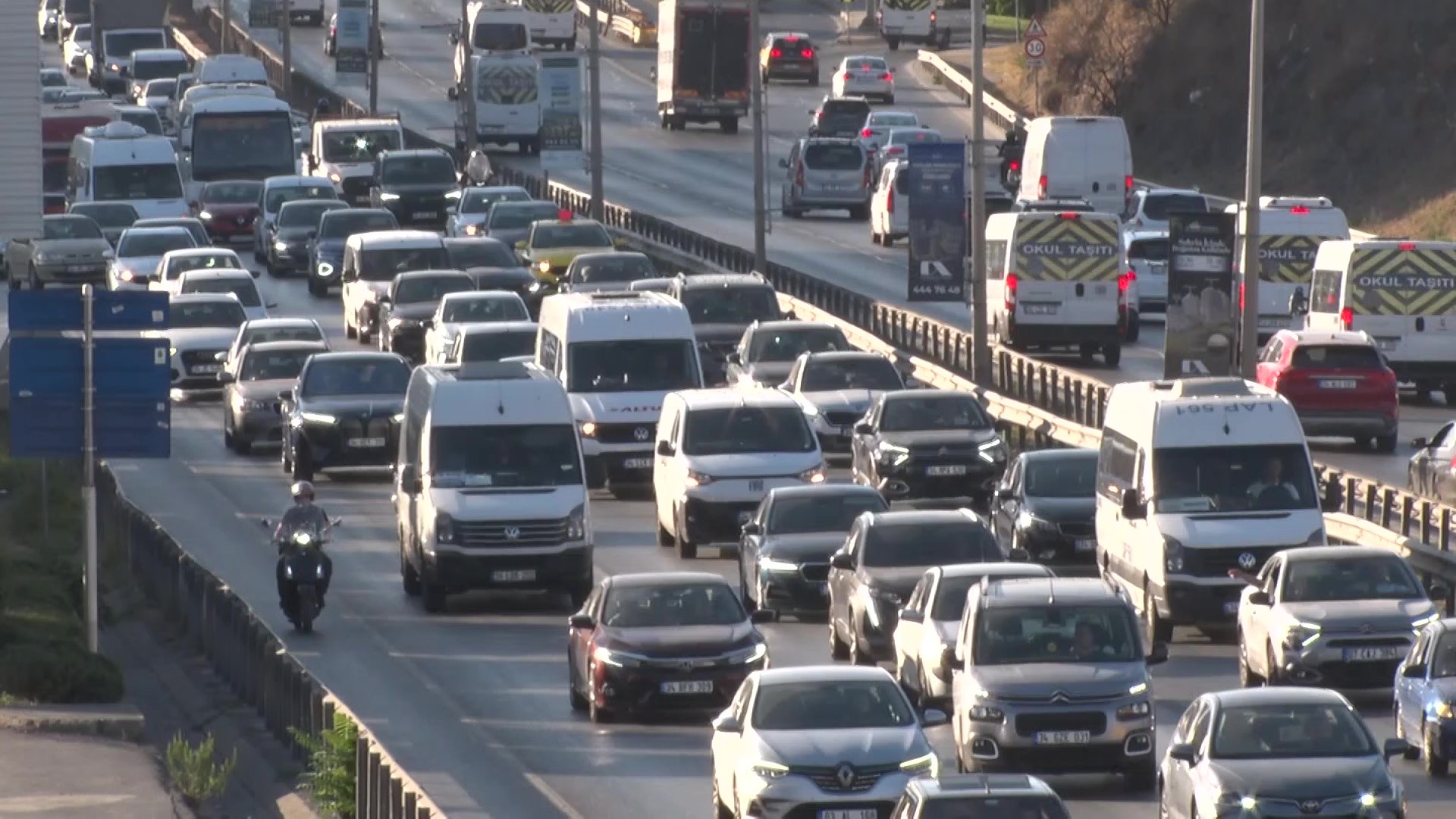 İstanbul'da trafik kilit! Yoğunluk yüzde 72 olarak ölçüldü