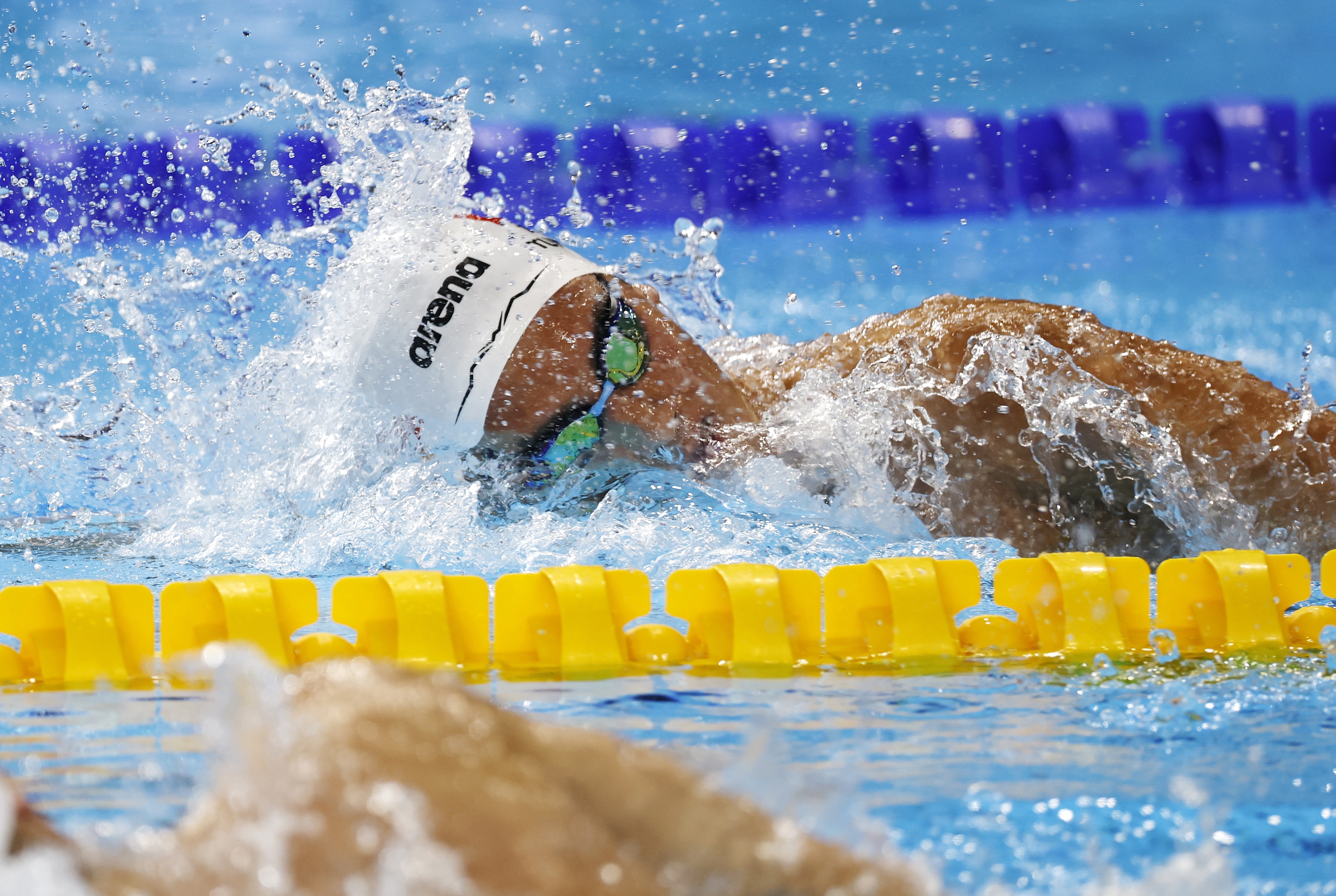 Milli yüzücüden büyük başarı! Kuzey Tunçelli'den altın madalya
