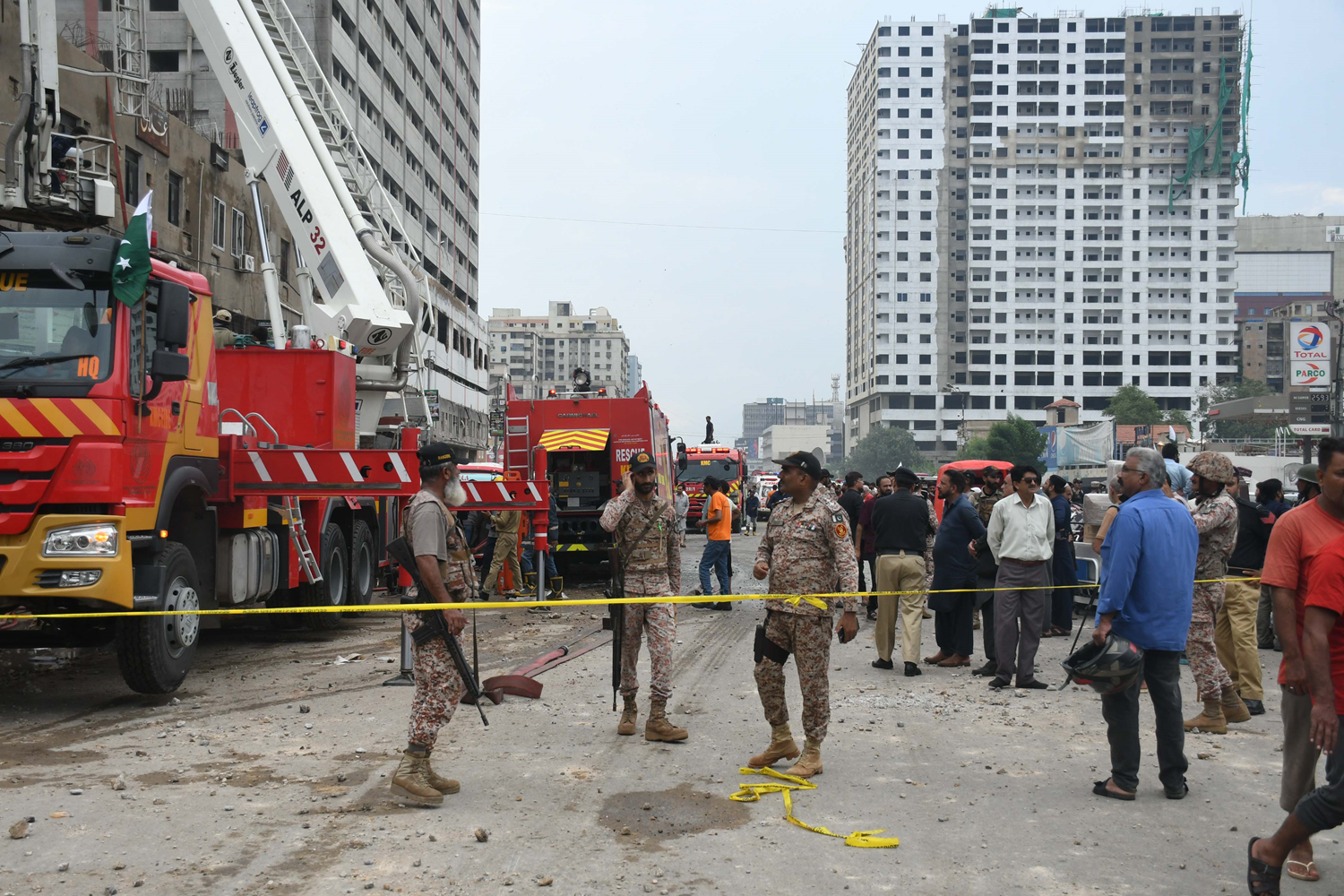 Pakistan'da havai fişek deposunda yangın: 12 yaralı var