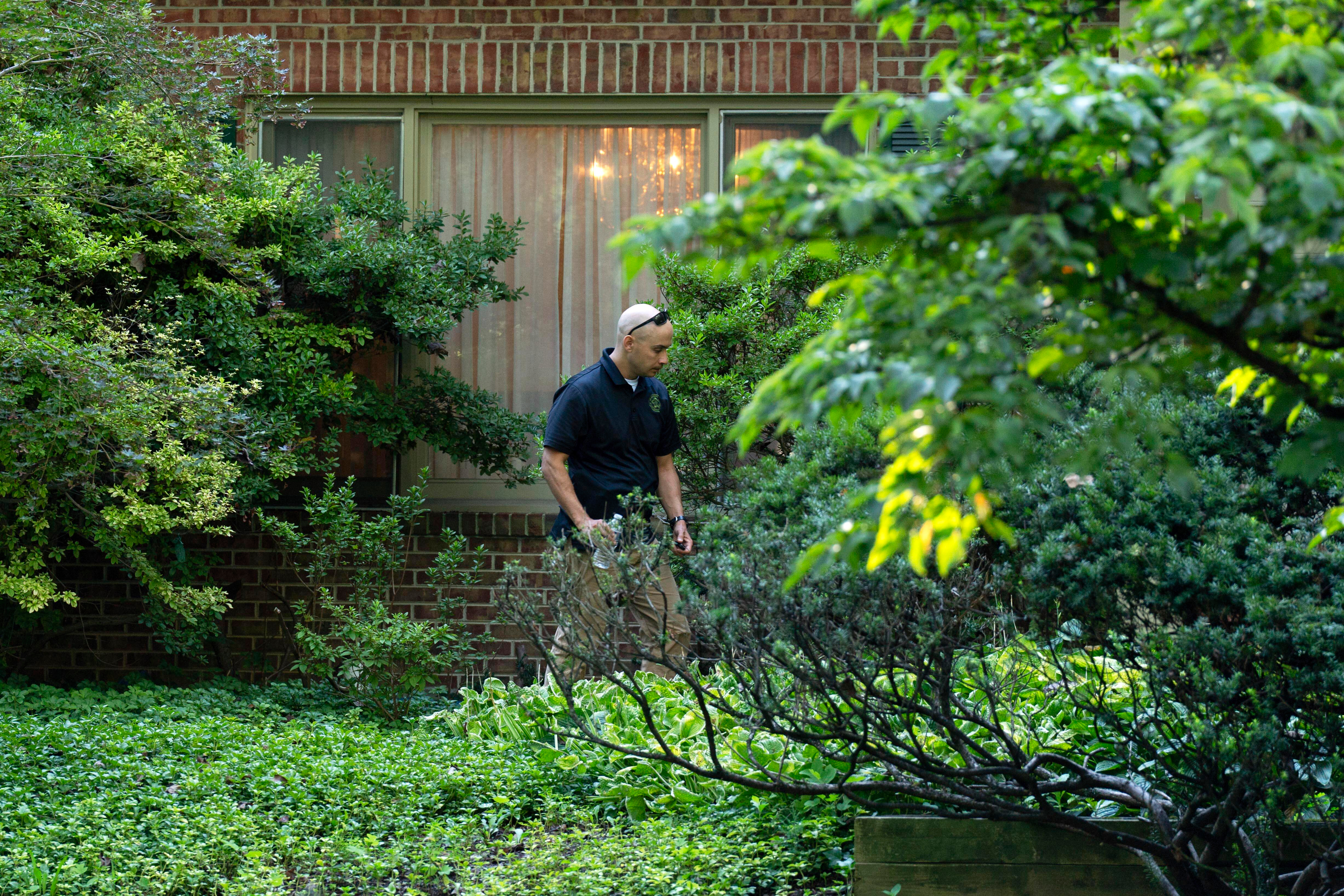 FBI'dan "gizli belge" operasyonu: Trump'ın eski danışmanının evi arandı