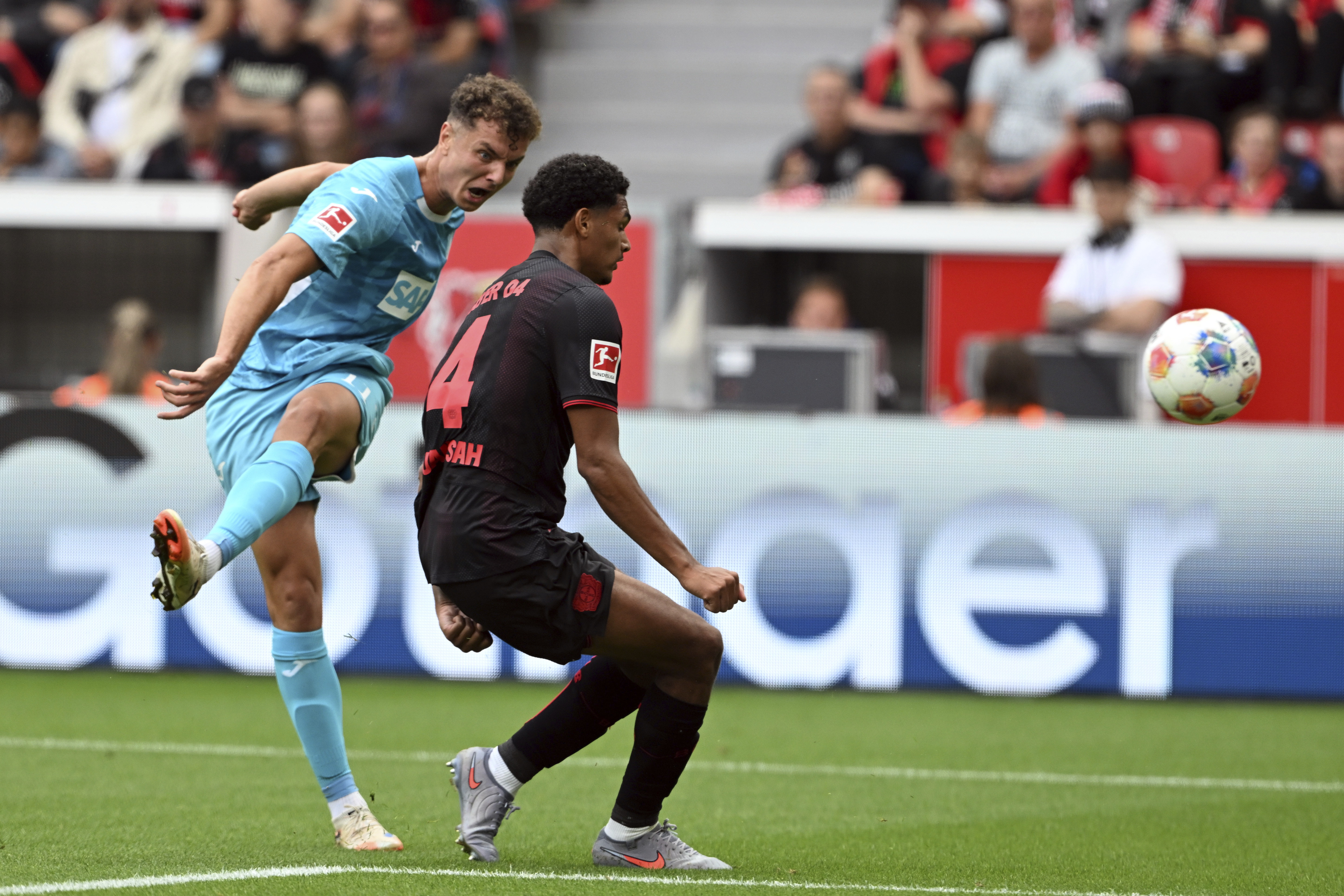 Bayer Leverkusen lige yenilgiyle başladı