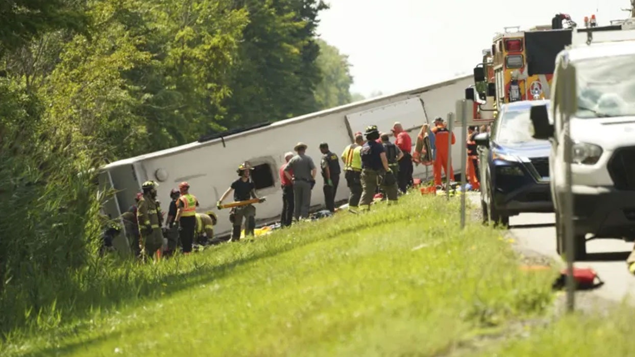 New York'ta otobüs devrildi: 5 can kaybı