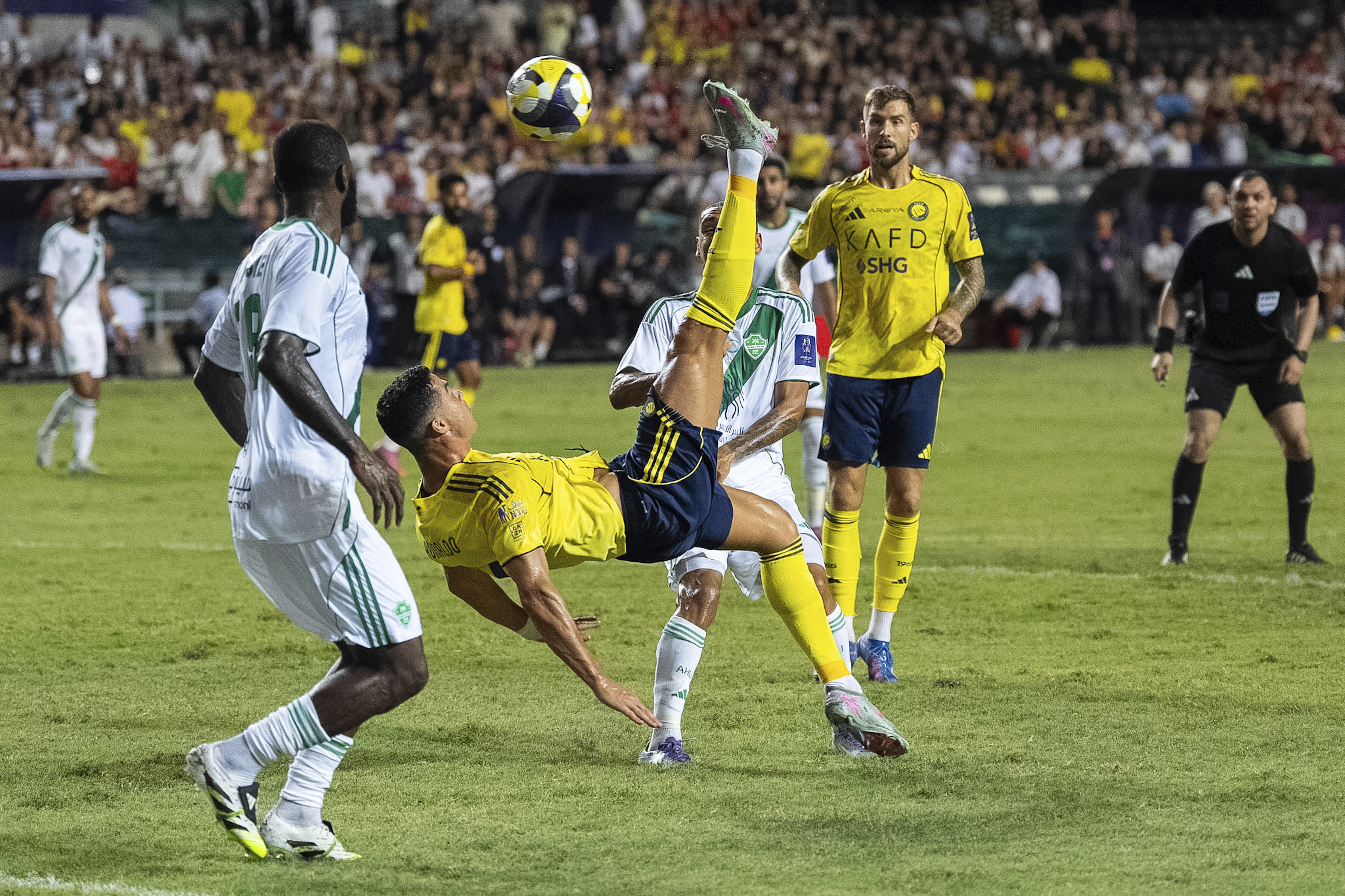 Ronaldo tarihe geçti! Kupayı Merih'in takımı kazandı
