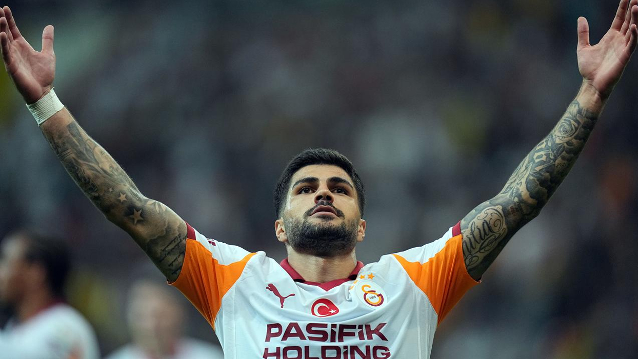 Eren Elmalı kariyer maçını yaşadı