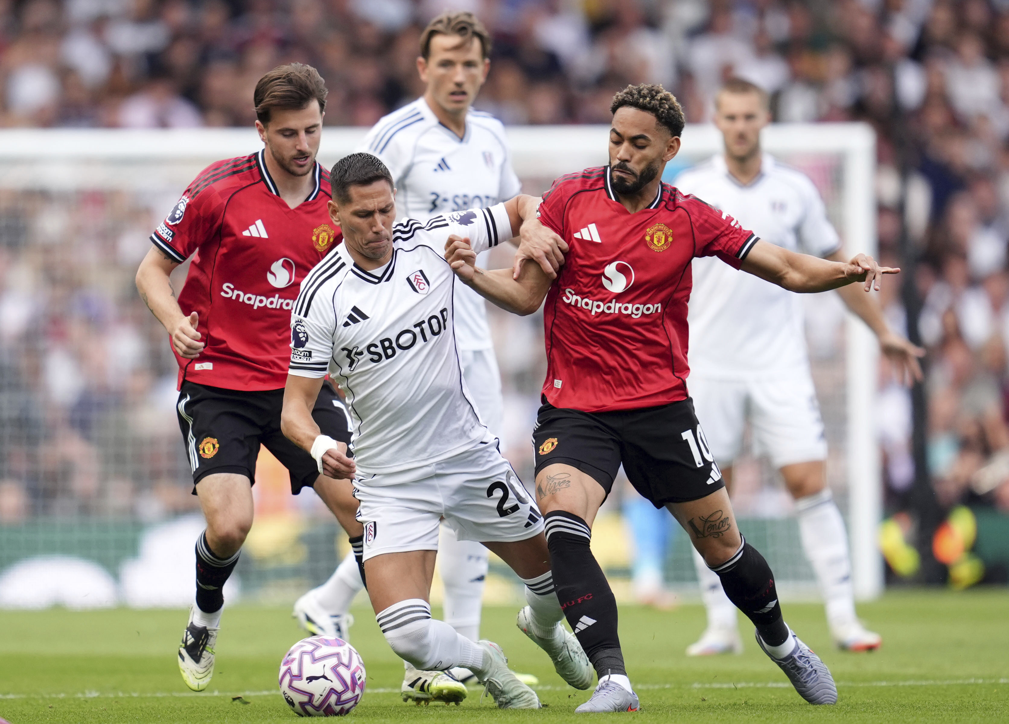 Manchester United deplasmanda 1 puana razı oldu