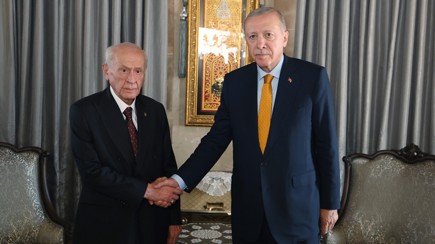 Ahlat'ta Cumhur zirvesi! Cumhurbaşkanı Erdoğan ve MHP Lideri Bahçeli bir araya geldi