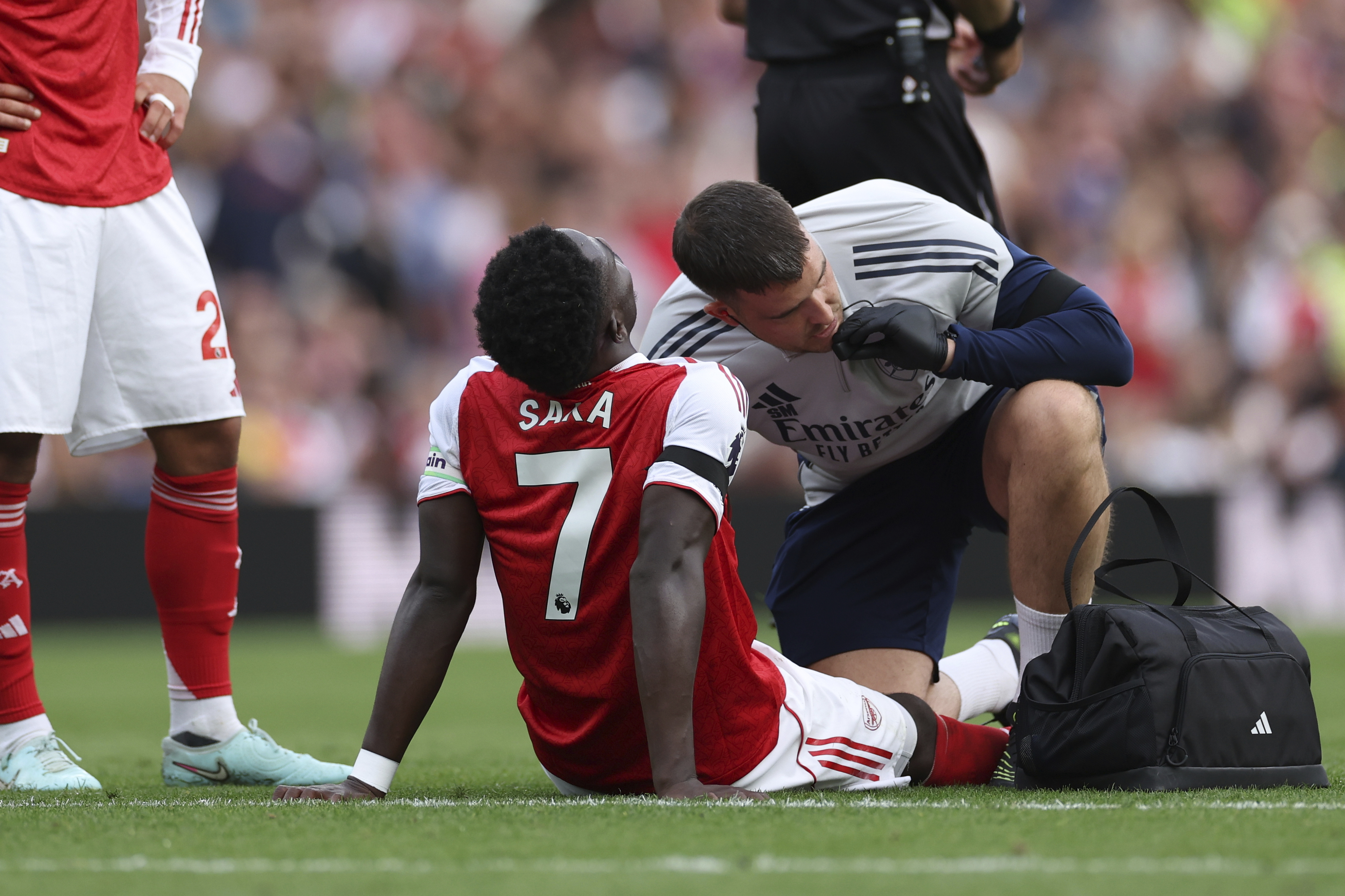 Arsenal'e kötü haber! Bukayo Saka uzun süre sahalardan uzak kalacak