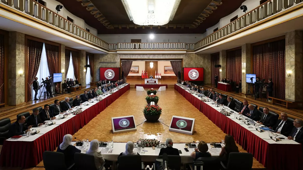 Turška komisija bo zaslišala nekdanje predsednike parlamenta in vodje odvetniških zbornic