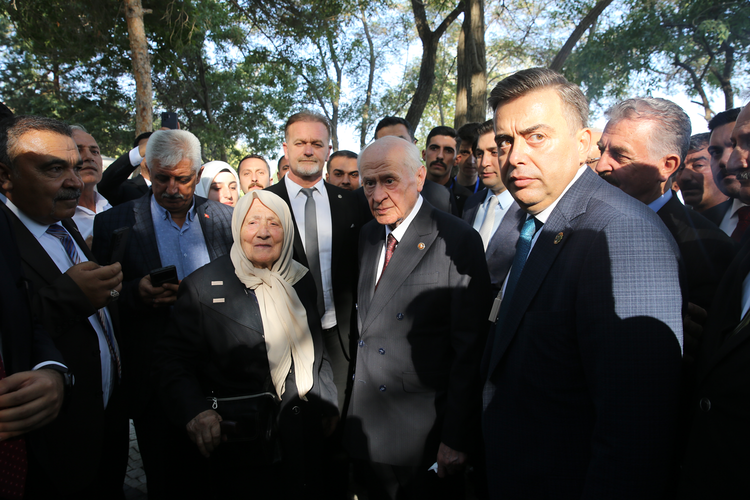 MHP Lideri Bahçeli, Ahlat'ta partililer ve vatandaşlarla buluştu