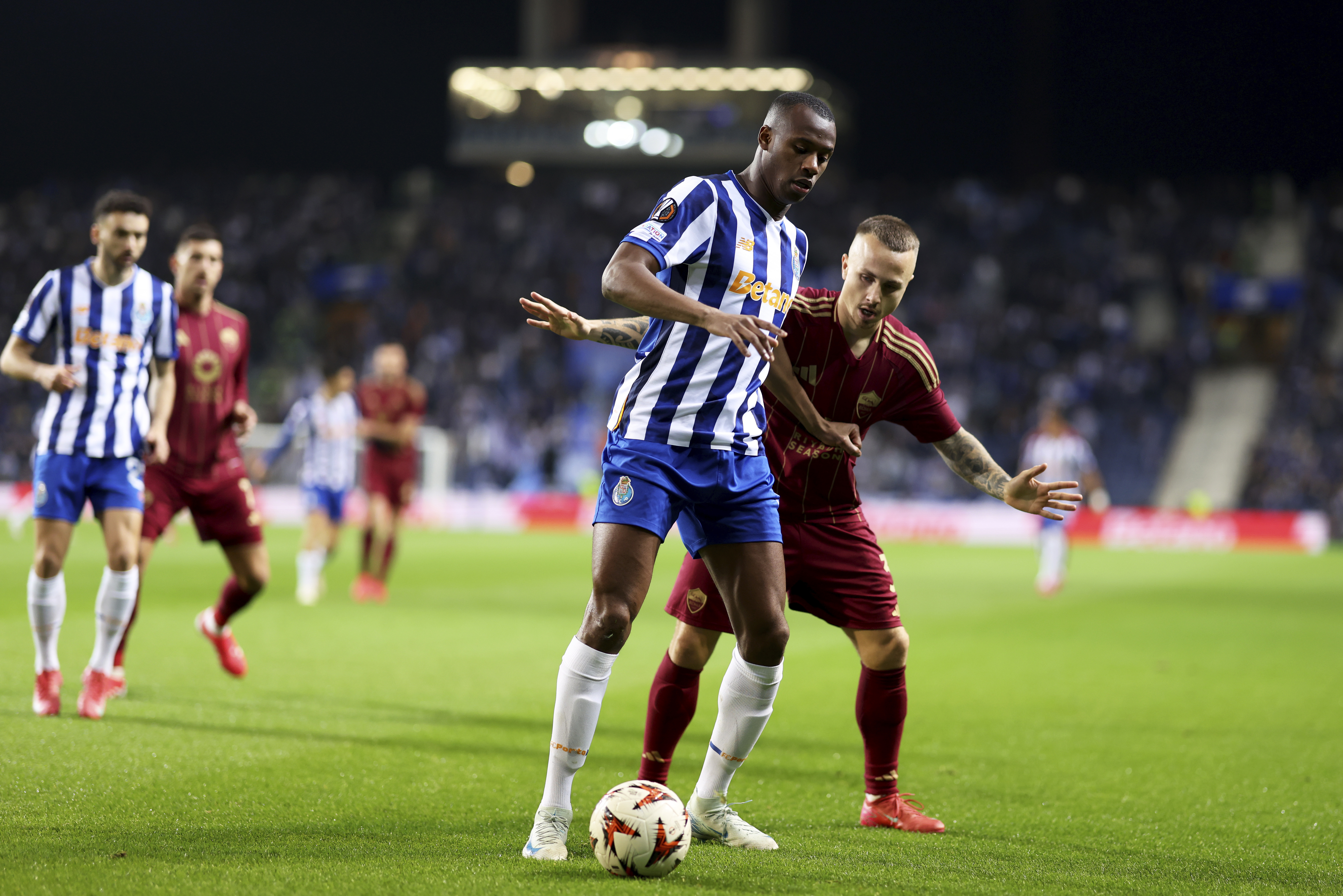 Bešiktaš okrepi obrambo s Tiagom Djalom, ki prihaja v Istanbul