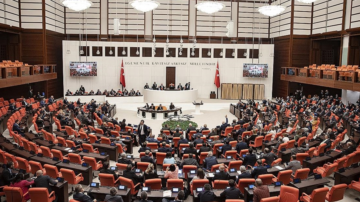 TBMM Başkanı Kurtulmuş'tan Meclis'e olağanüstü toplanma çağrısı