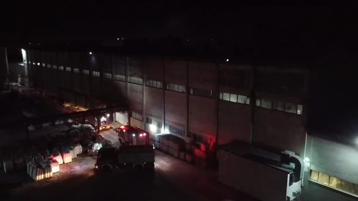 Balıkesir'de kağıt fabrikasında yangın paniği