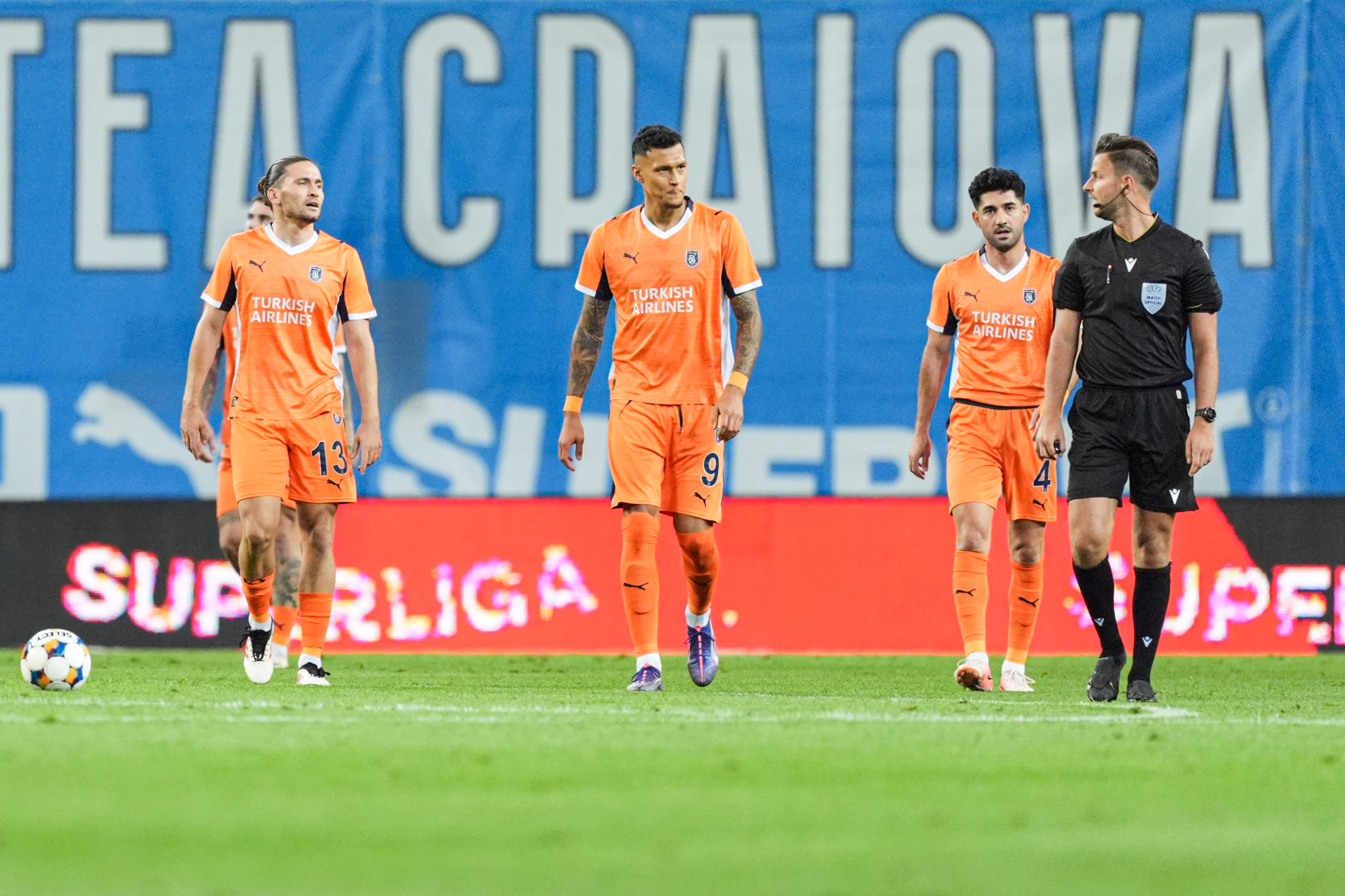 Başakşehir 3 golle mağlup! Avrupa serüveni son buldu