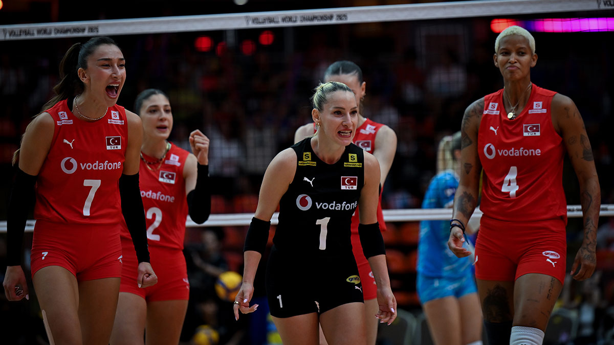 Slovenya'yı set vermeden devirdi! Filenin Sultanları çeyrek finalde