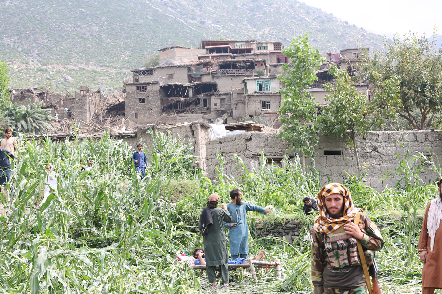 Afganistan'da meydana gelen 6 büyüklüğündeki depremde ölü sayısı 900'e çıktı