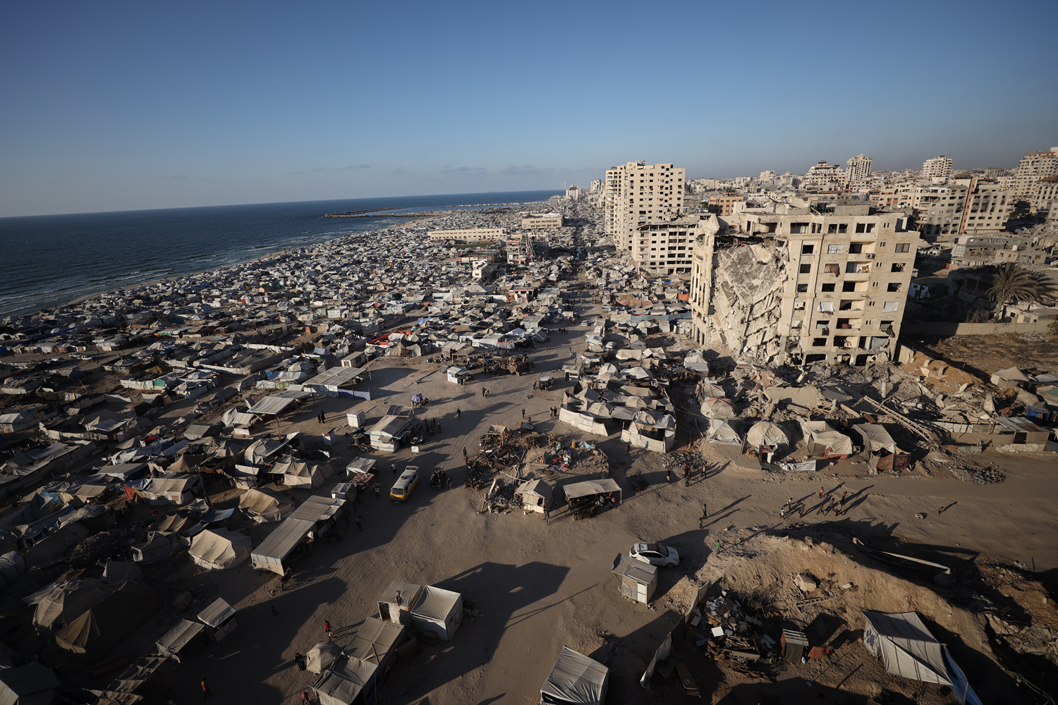 Binlerce Filistinli İsrail ordusuyla deniz arasında sıkıştı! Açlıktan hayatını kaybedenlerin sayısı artıyor