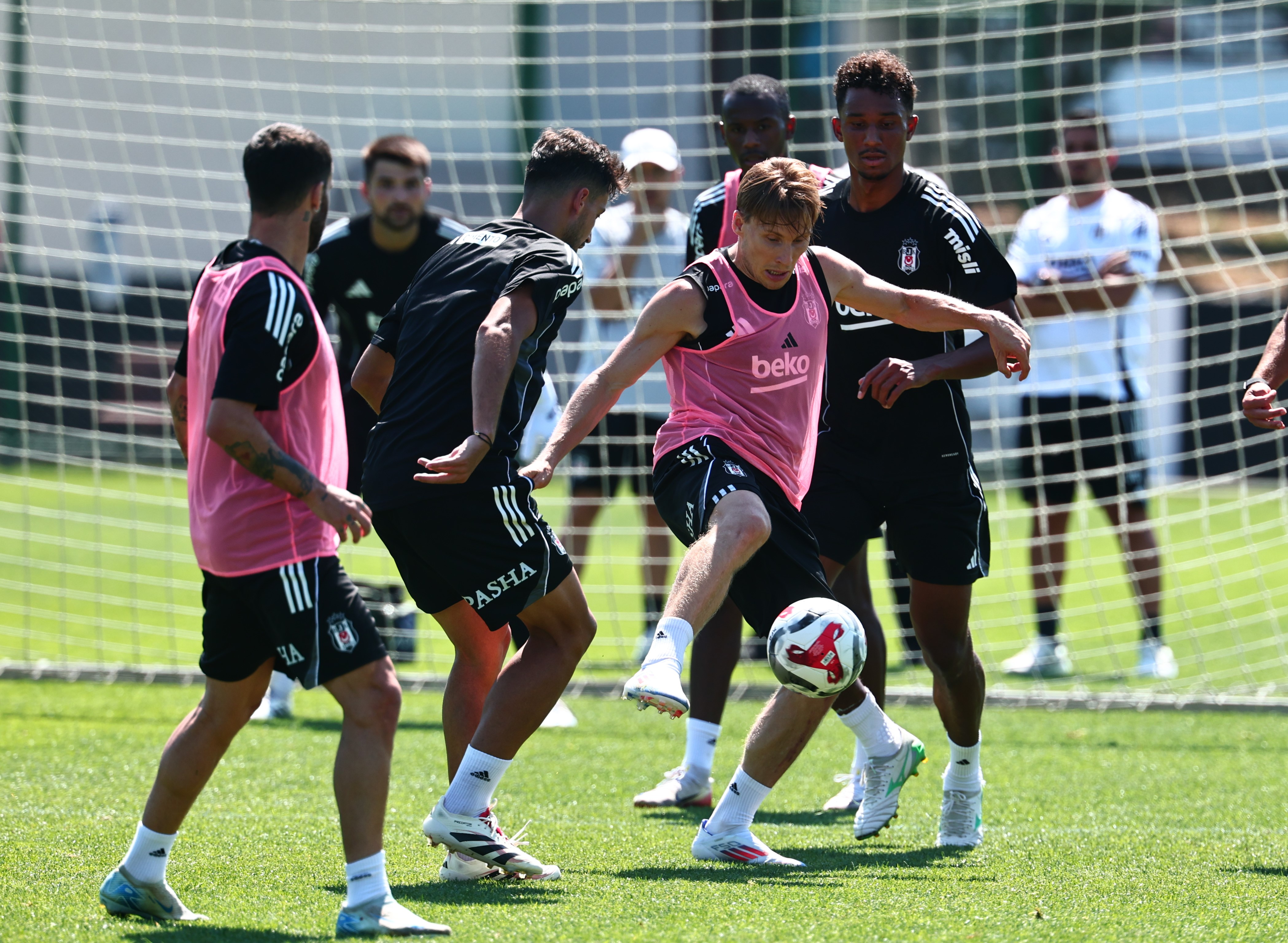 Beşiktaş začel priprave na tekmo proti Başakşehirju