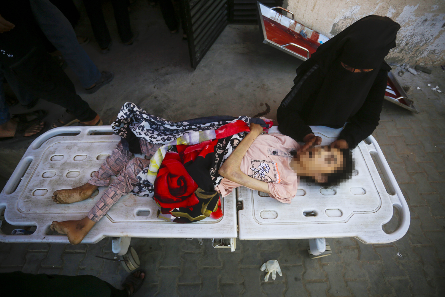 V Gazi zaradi lakote umrlo že 367 ljudi, med njimi 131 otrok