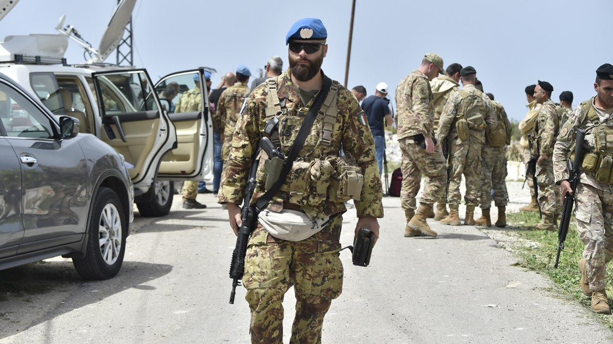 İsrail'den UNIFIL'e tehlikeli saldırı!  Bölgeye 4 el bombası atıldı