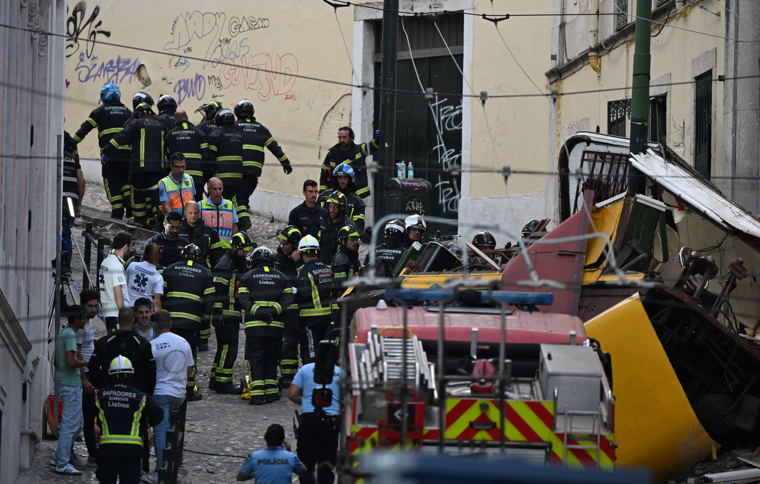 Portekiz'de tramvay faciası: Çok sayıda ölü ve yaralı var