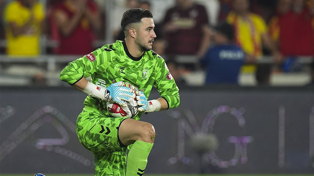 Trabzonspor kaleci mesaisinde! Uğurcan Çakır'ın yerine Deniz Ertaş