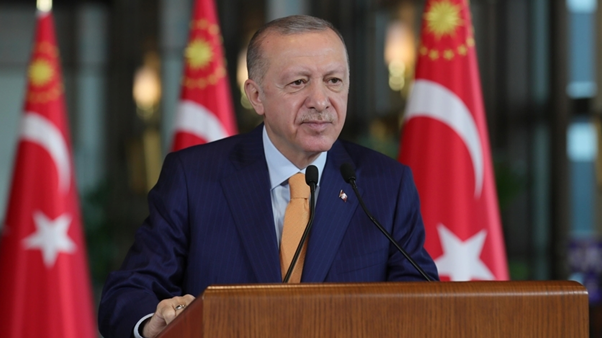 Cumhurbaşkanı Erdoğan'dan A Milli Futbol Takımı'na tebrik telefonu