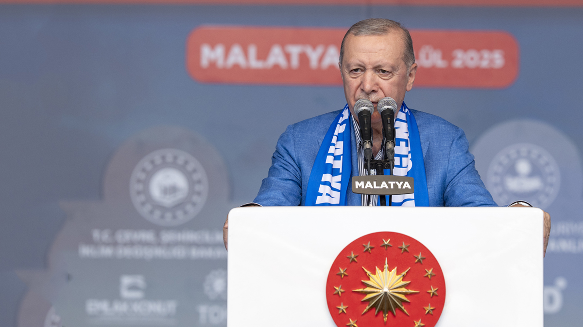 Deprem konutları teslim ediliyor! Cumhurbaşkanı Erdoğan: Deprem turistlerini hüsrana uğrattık