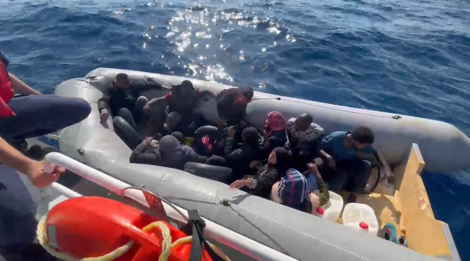 V Turčiji: Trčenje med plovilom s prebežniki in plovilom obalne straže zahtevalo pet življenj