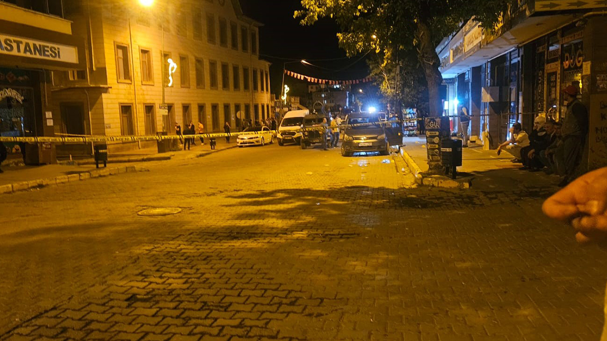 V spopadu med družinama v Mušu umrli dve osebi, več ranjenih