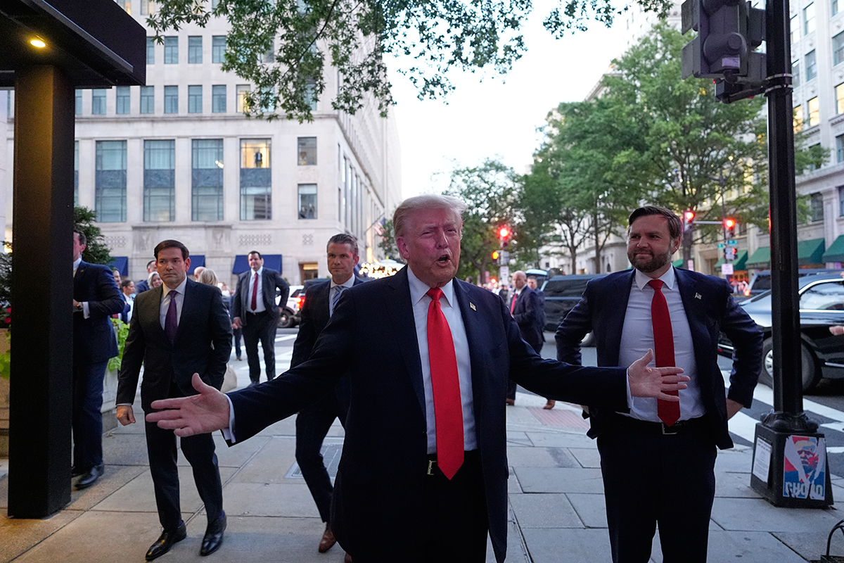 Trump'a gittiği restoranda Gazze protestosu