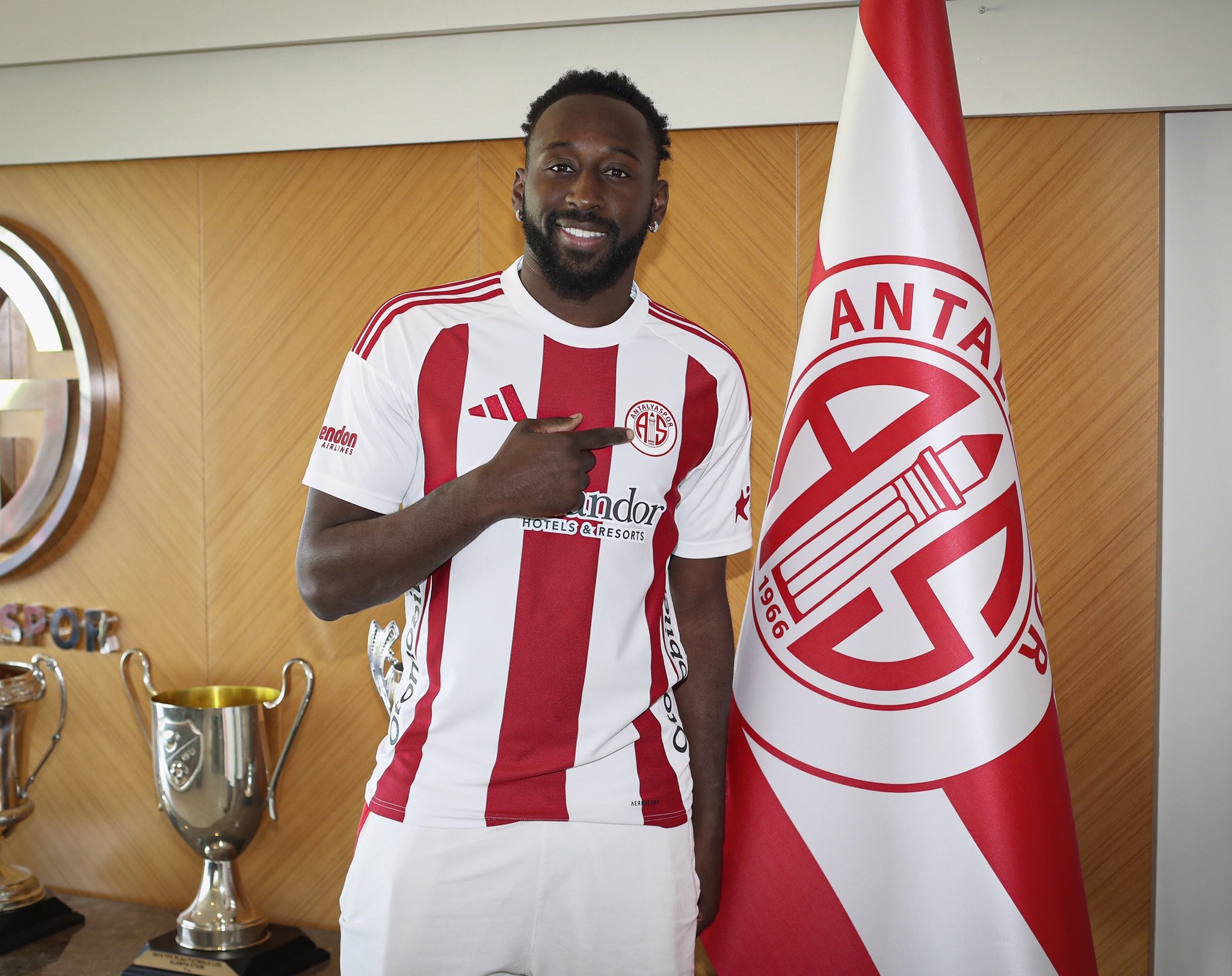 Antalyaspor, Yohan Boli'yi kadrosuna kattı