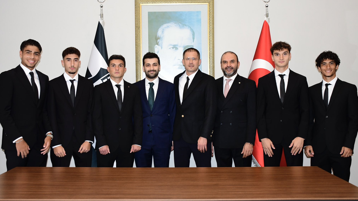 Beşiktaş'tan 5 altyapı oyuncusuna sözleşme