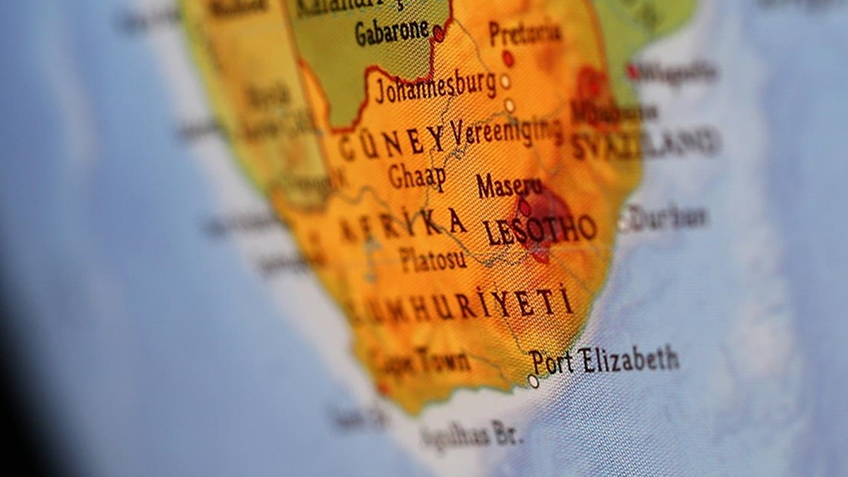 Güney Afrika'da emsal karar: Erkekler de eşinin soyadını alabilecek